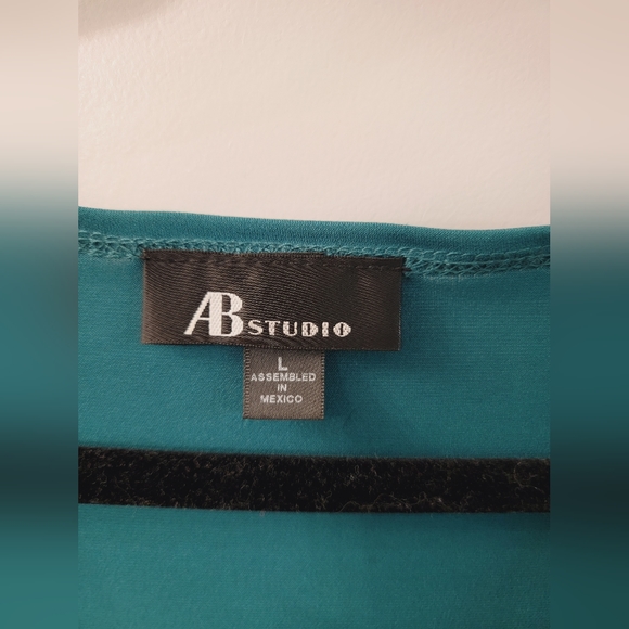 AB Studio V-Neck Blouse - Picture 4 of 6